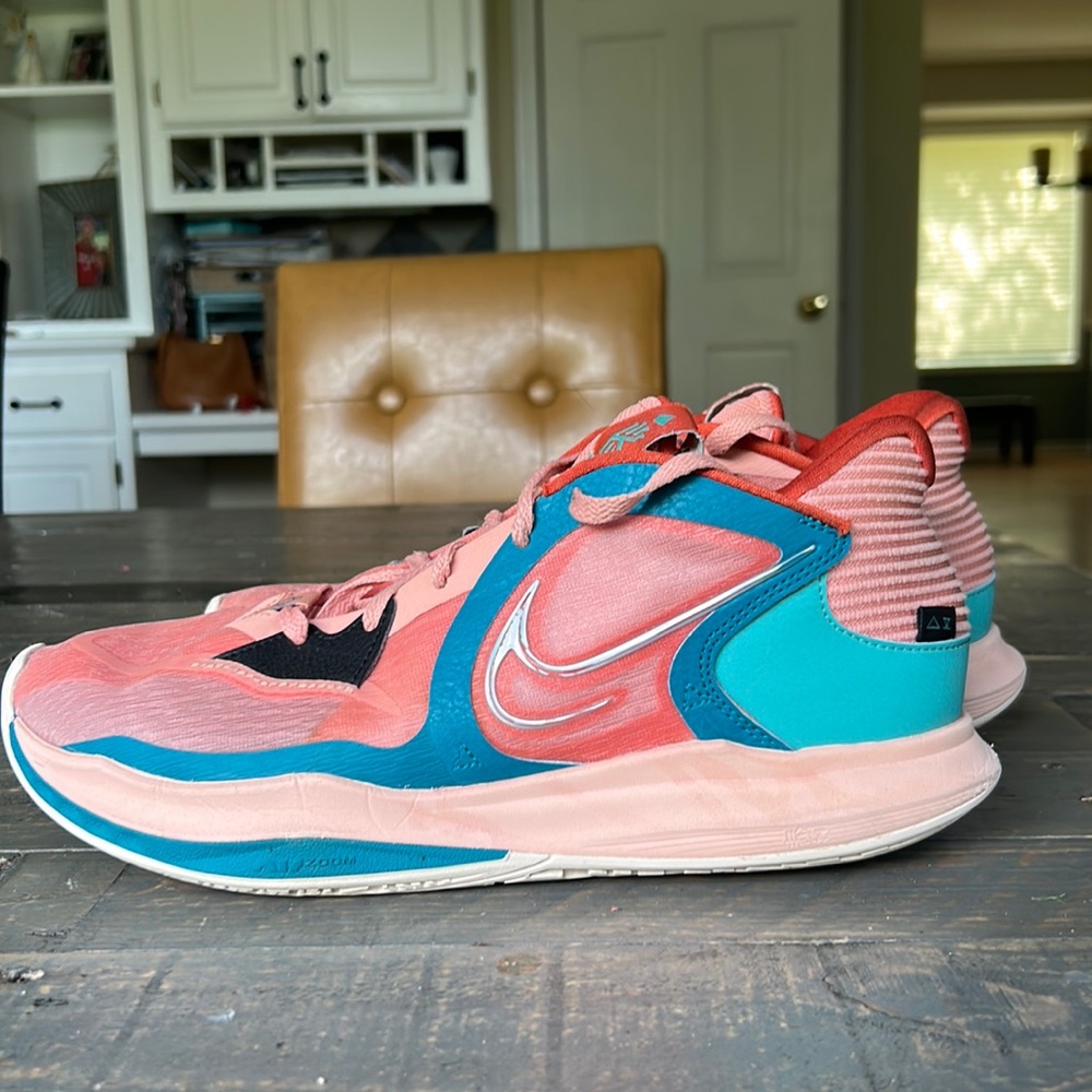 Kyrie Low 5 Basketball Shoe